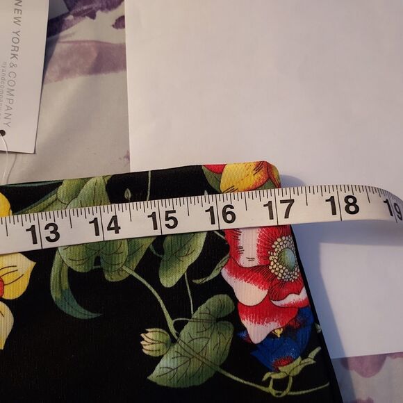 7th Avenue New York Co Women's Skirt Black Floral Size 12 Stretch Straight NWT - Picture 11 of 12